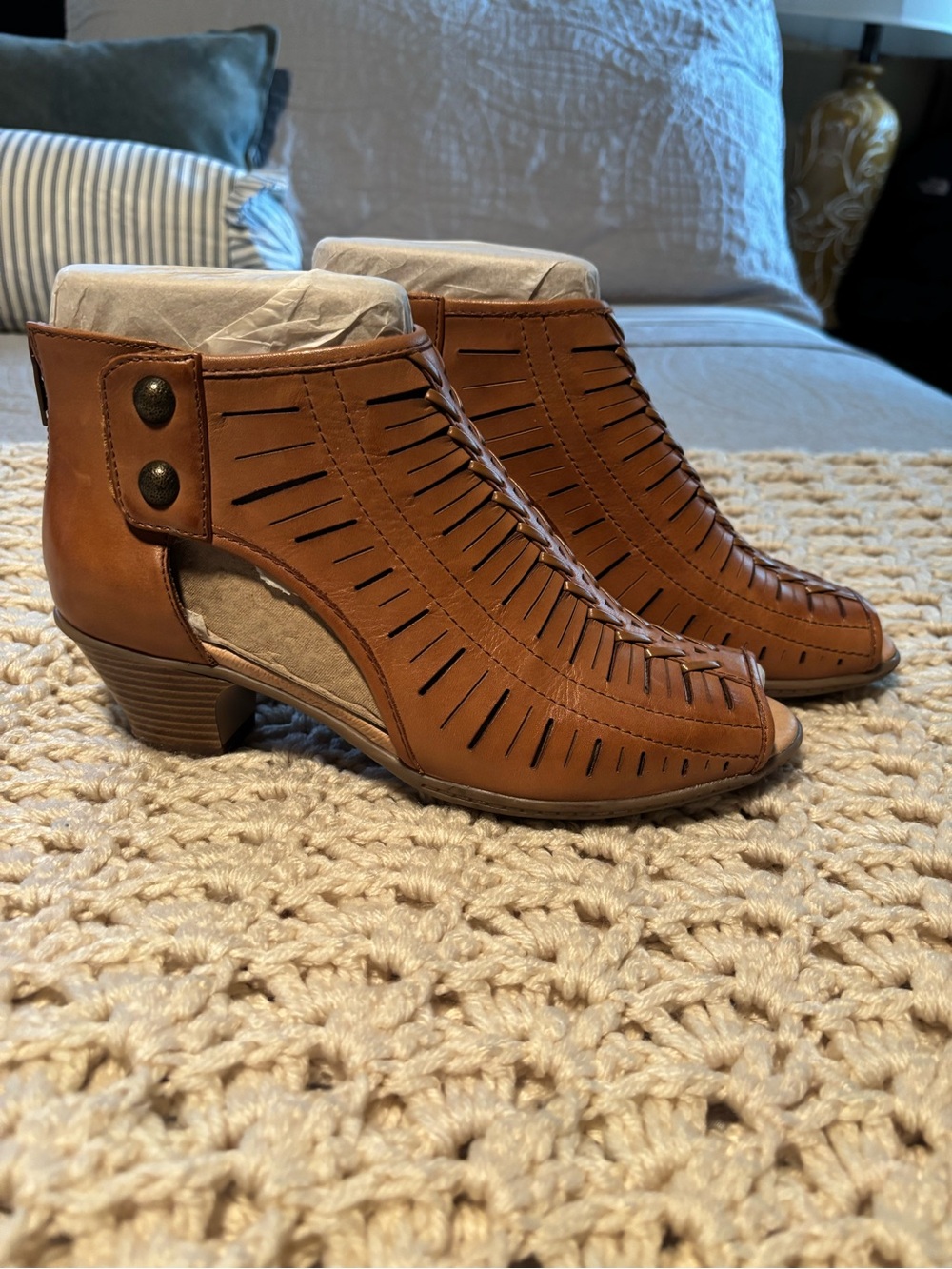 Earth Vicki Leather Sand Brown 6.5